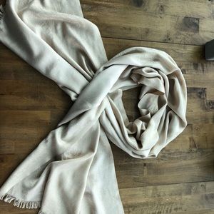 Lilly Pulitzer | Gold Metallic Scarf
